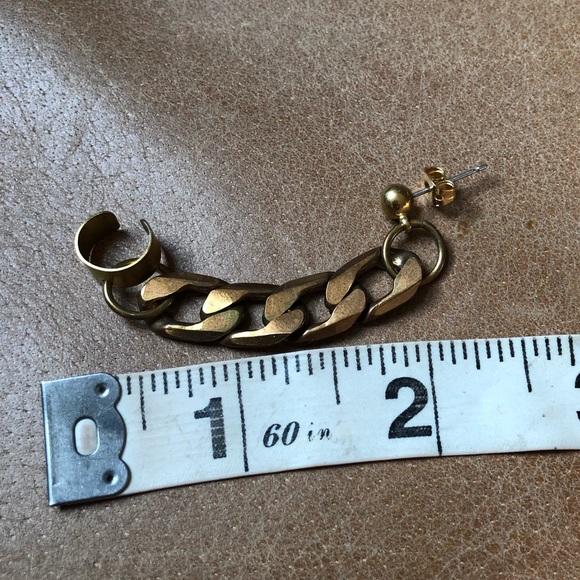 Curbed Ear Cuff - Picture 4 of 4